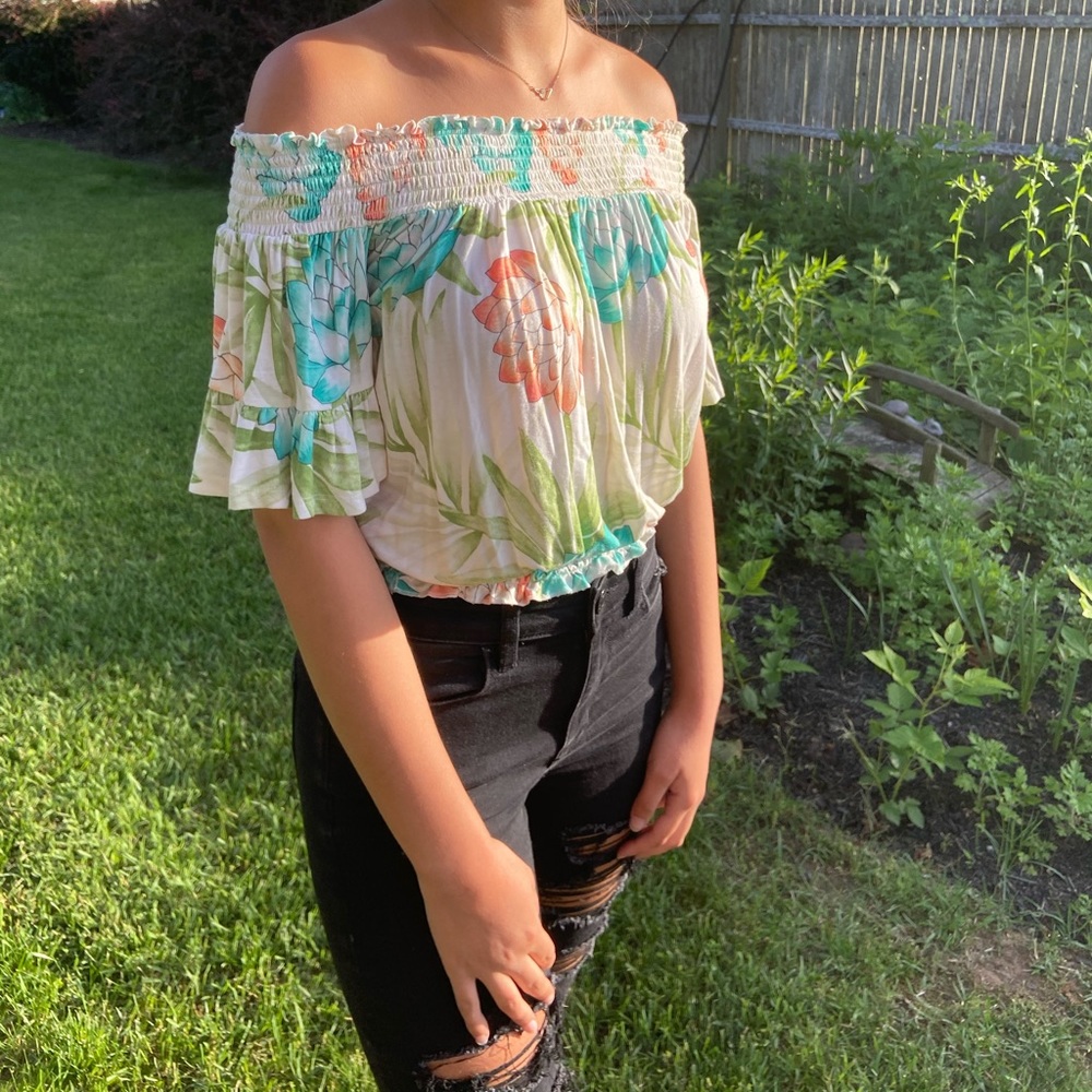 Forever 21 Floral Off the shoulder blouse